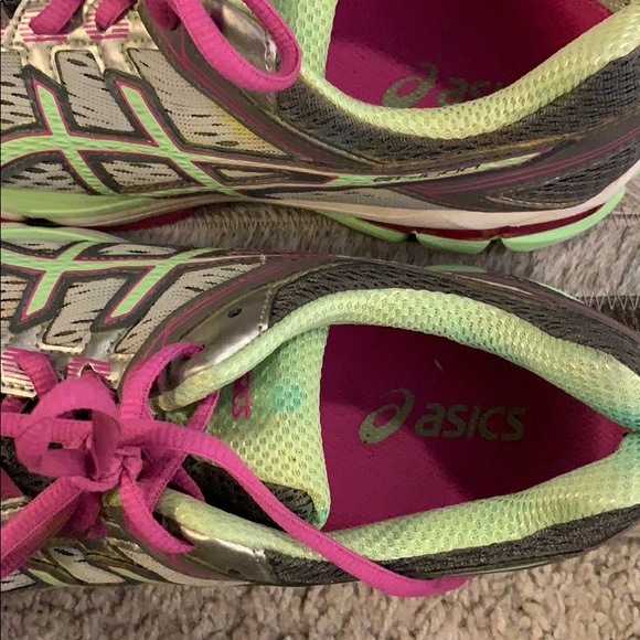 Running shoes - Picture 3 of 3